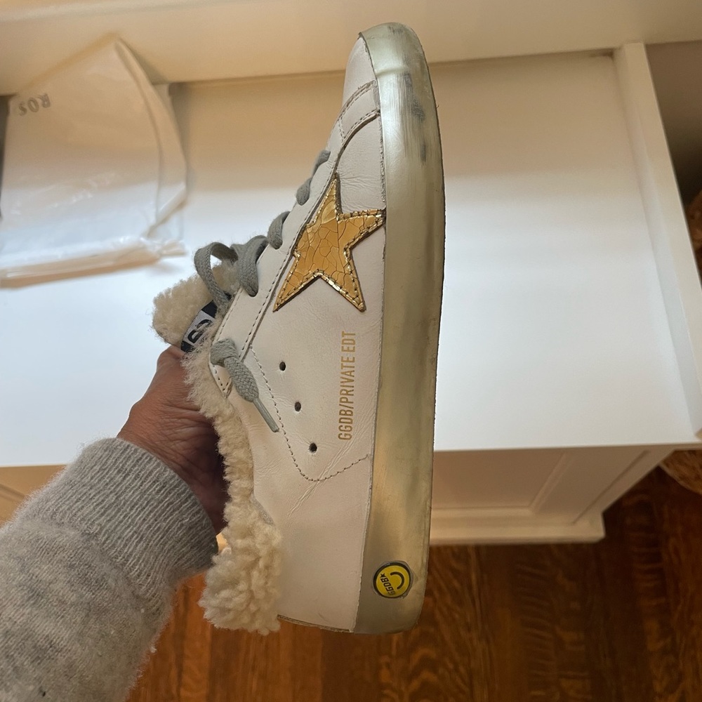 Superstar shearling-lined distressed leather sneakers - Picture 6 of 7